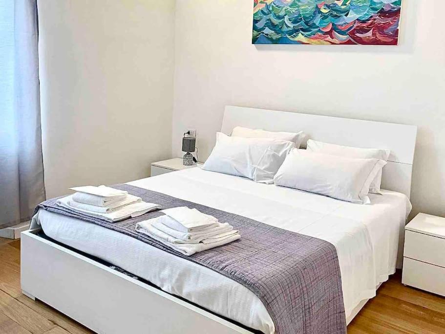 Isola - Garibaldi Lovely Apt. With Netflix And Wifi Милано Екстериор снимка